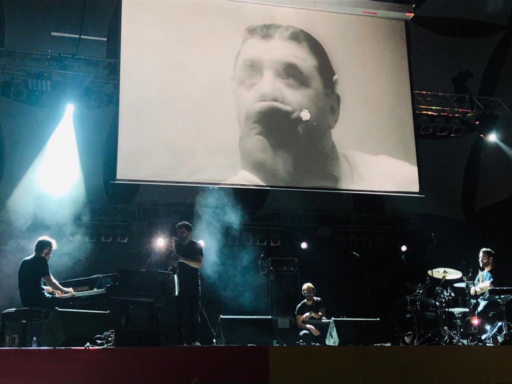 Festen en concert au Sziget festival à Budapest